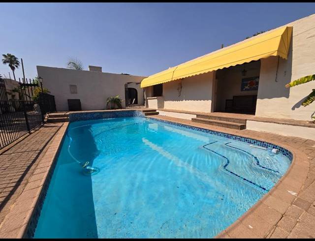 BUSINESS PROPERTY TO RENT IN ARCADIA